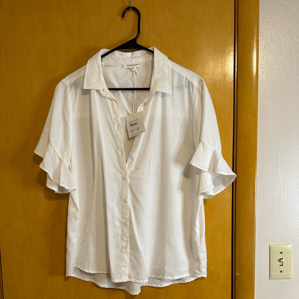 NWT Button up white shirt w/ ruffle sleeve